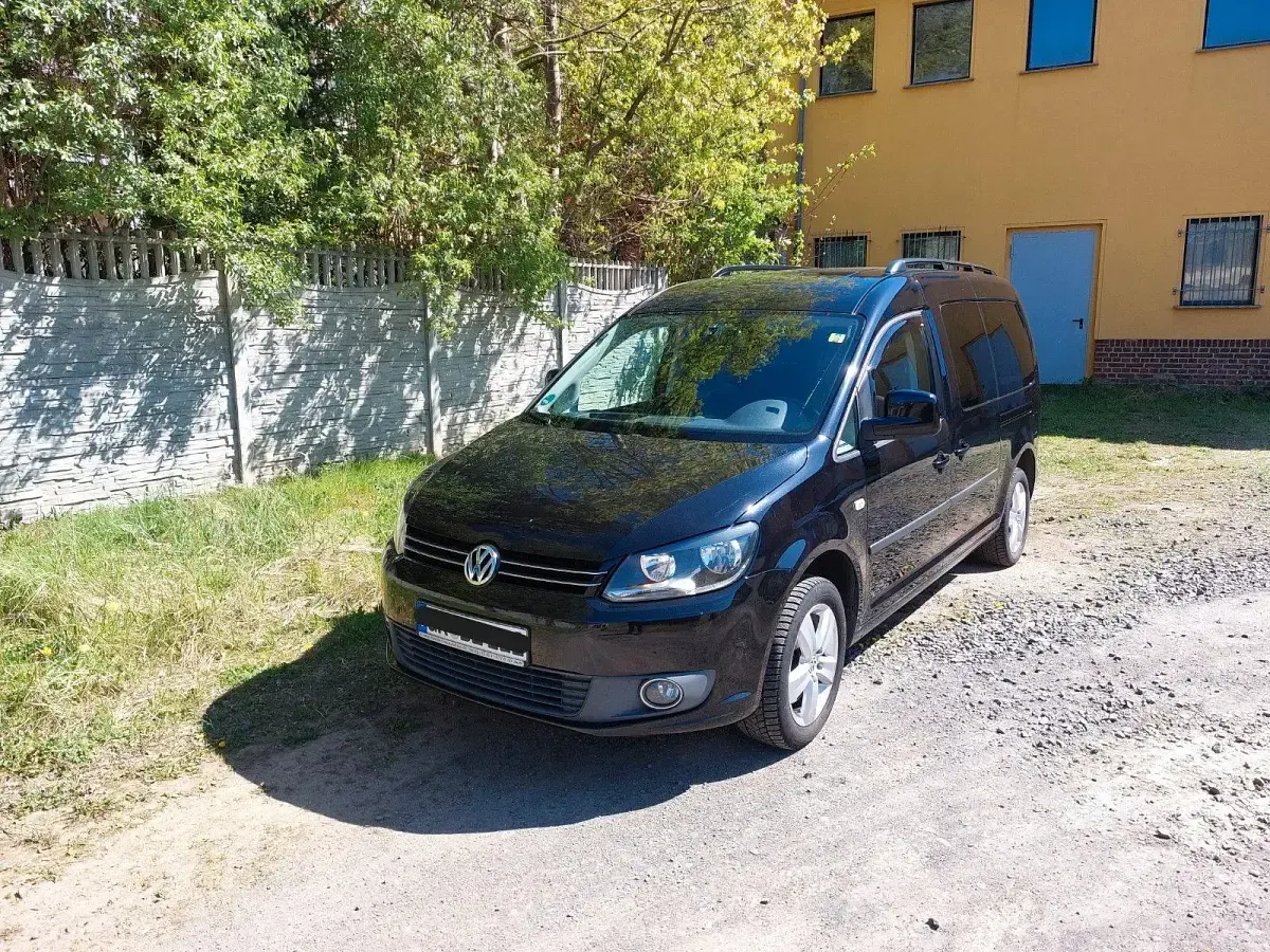 Second-hand VW Caddy Maxi 140 CP (102 kW) 2011 Negru Monovolum