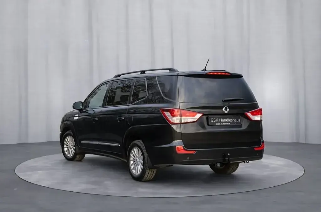 Gebraucht SsangYong Rodius Sapphire 155 PS (114 kW) 2013 Schwarz Van / Kleinbus