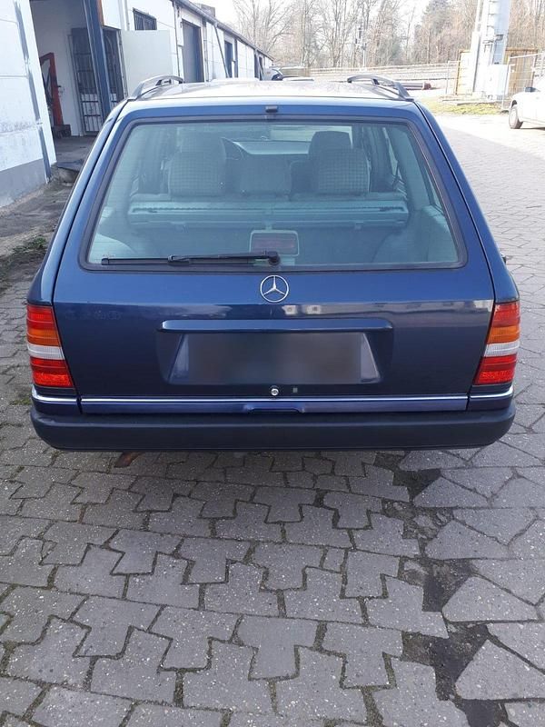 Gebraucht Mercedes 200 100 PS (73 kW) 1995 Blau Kombi