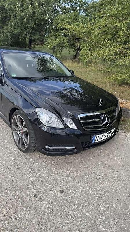 Gebraucht Mercedes E300 231 PS (169 kW) 2012 Schwarz Limousine