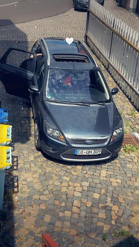 Gebraucht Ford Focus 145 PS (106 kW) 2010 Grau Kombi