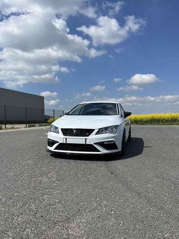 Weiß Gebraucht 2019 Seat Leon FR Limousine | 17.899 € (Etwas zu teuer) - Bild 1/4