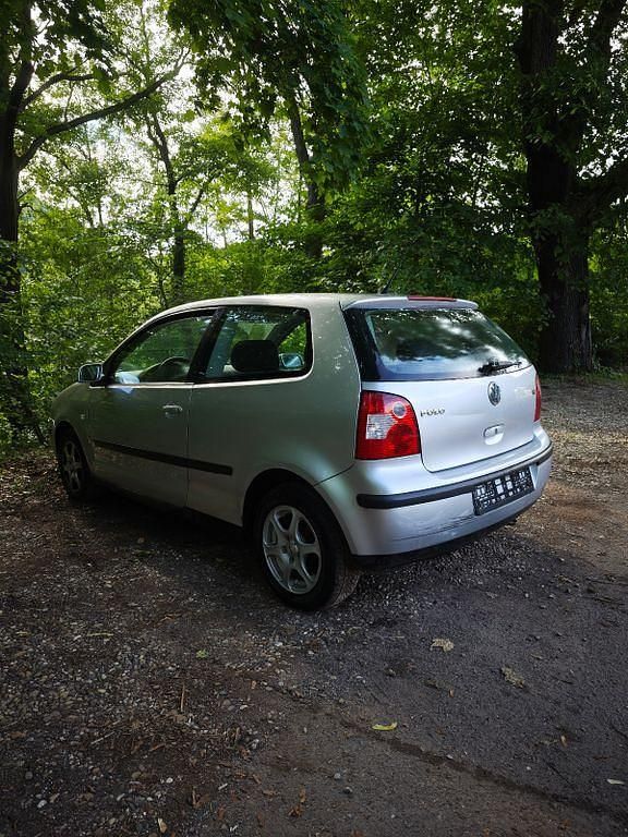 Grau Gebraucht 2003 VW Polo Limousine | 599 € (Superpreis) - Bild 1/4