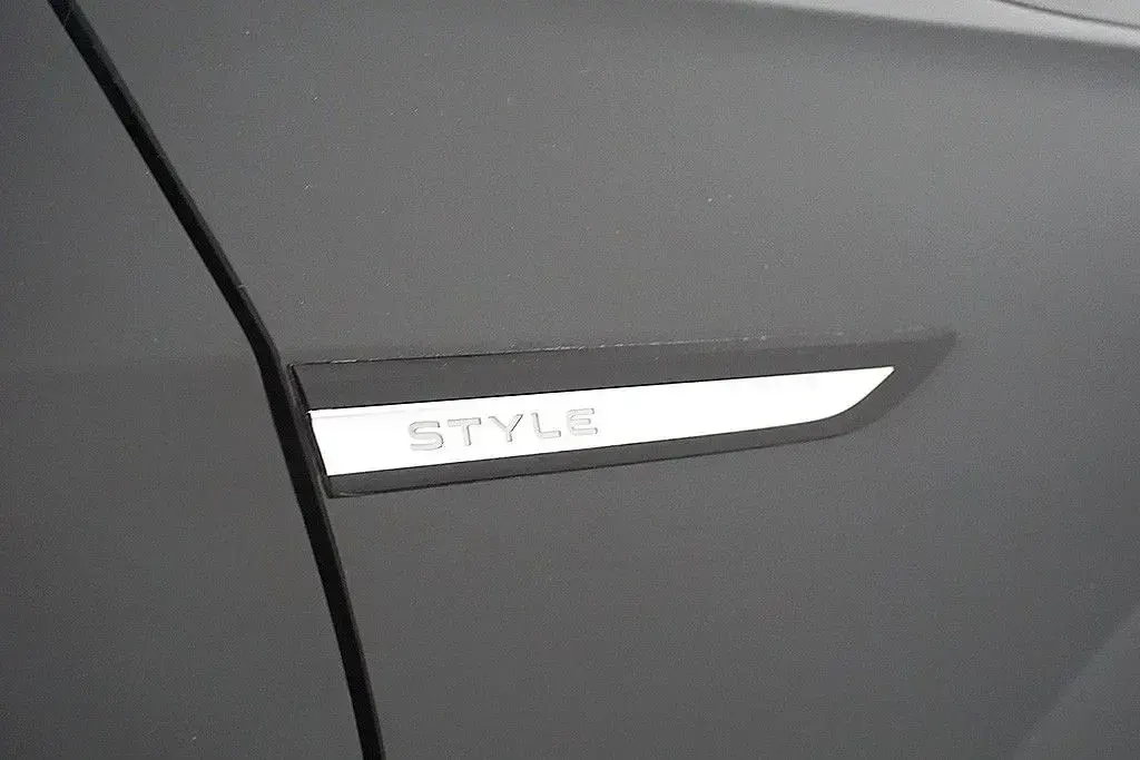 Gebraucht VW Golf VIII Style 150 PS (110 kW) 2023 Grau Limousine