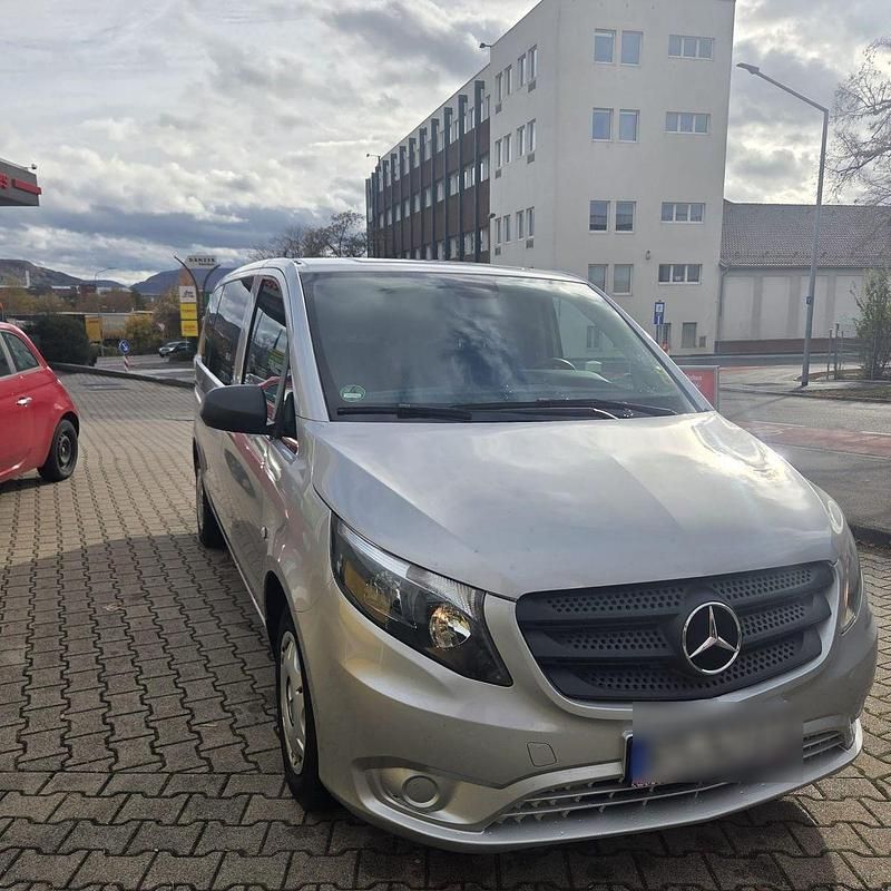 Grau Gebraucht 2016 Mercedes Vito Kombi | 13.900 € (Teuer) - Bild 1/4