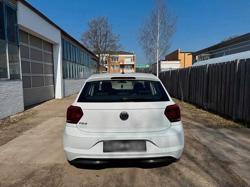 Gebraucht VW Polo 65 PS (47 kW) 2017 Weiß Kleinwagen