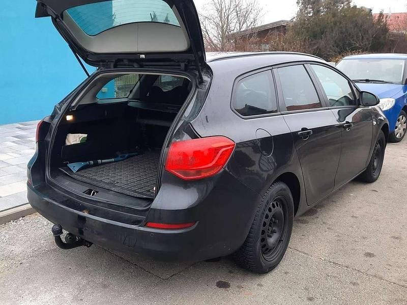 Gebraucht Opel Astra Edition 110 PS (80 kW) 2012 Schwarz Kombi