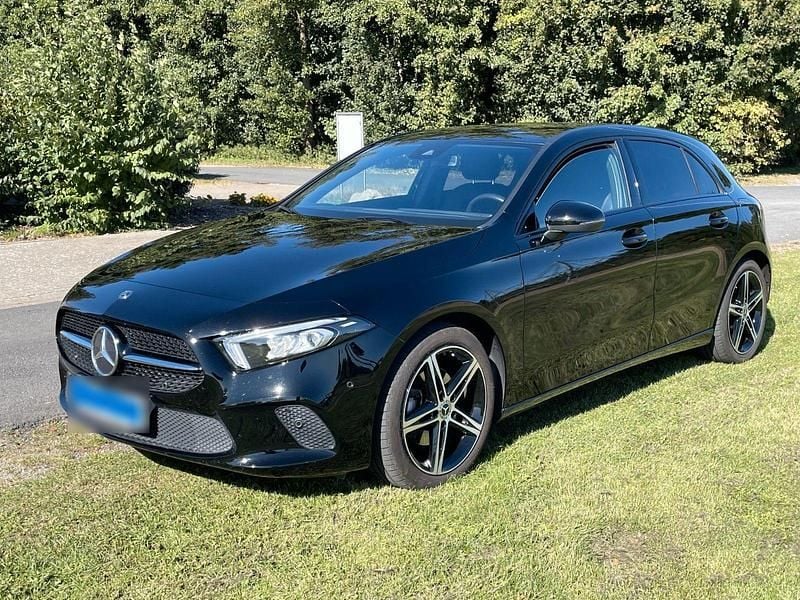 Gebraucht Mercedes A200 Progressive 163 PS (119 kW) 2019 Schwarz Limousine