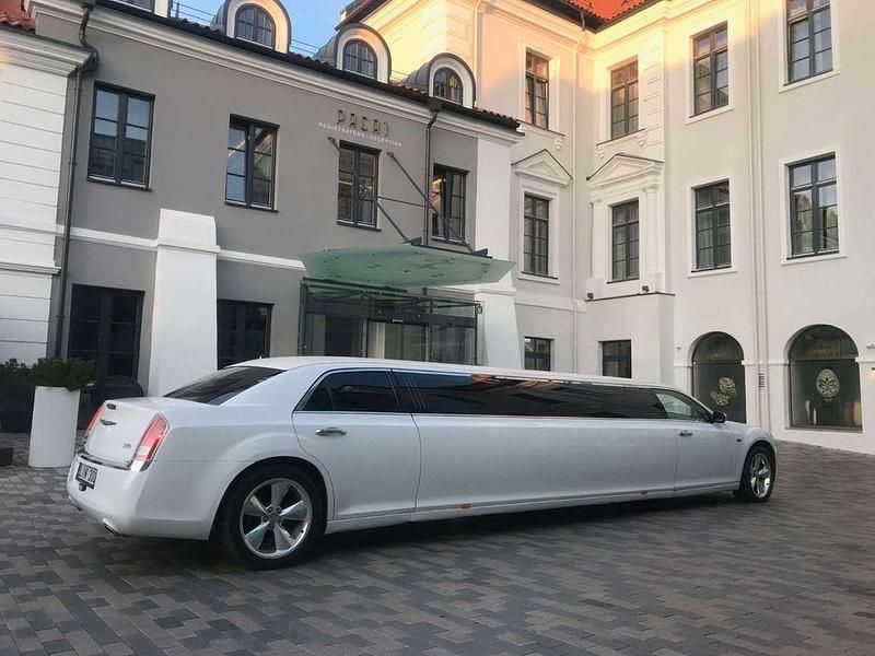 Używany Chrysler 300C 360 KM (264 kW) 2011 Sedan/Limuzyna
