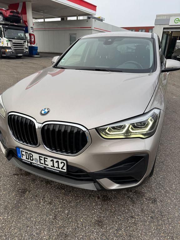 Grau Gebraucht 2021 BMW X1 xLine SUV | 25.600 € (Guter Preis) - Bild 1/4