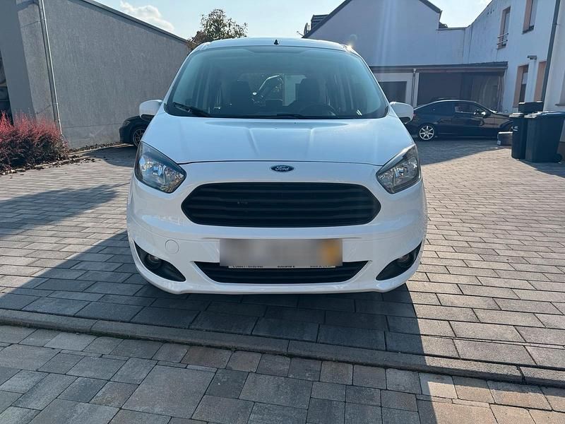 Gebraucht Ford Tourneo Courier 75 PS (55 kW) 2017 Weiß Van / Kleinbus