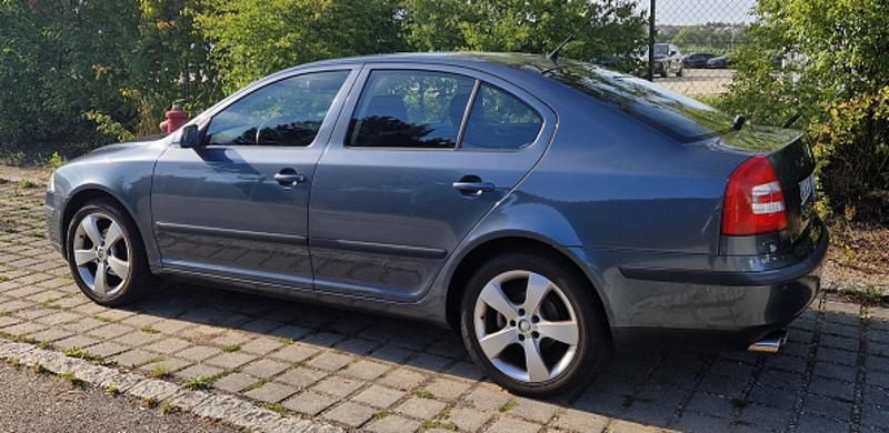 Grau Gebraucht 2005 Skoda Octavia Elegance Limousine | 2.950 € (Fairer Preis) - Bild 1/4