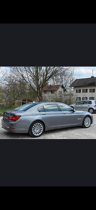 Gebraucht BMW 730L 258 PS (189 kW) 2013 Grau Limousine