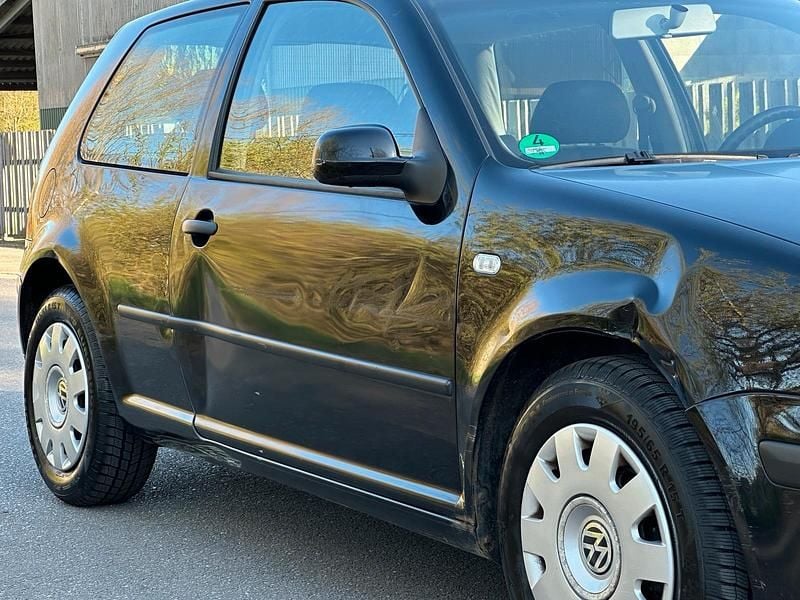Gebraucht VW Golf IV 75 PS (55 kW) 2002 Schwarz Kleinwagen