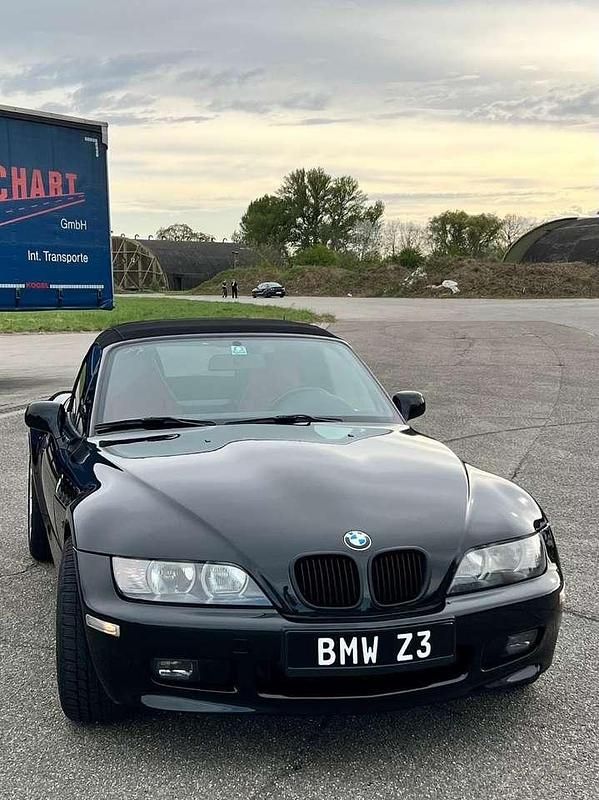 Schwarz Gebraucht 2001 BMW Z3 Cabrio | 9.000 € - Bild 1/4