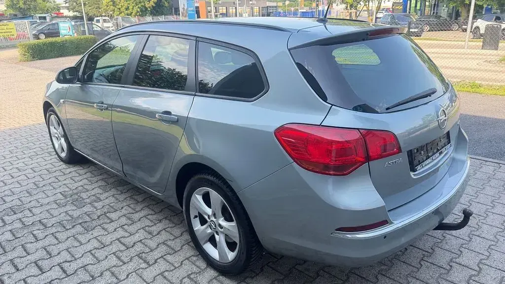 Gebraucht Opel Astra Sport 110 PS (80 kW) 2013 Grau Kombi