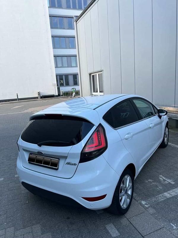 Gebraucht Ford Fiesta 82 PS (60 kW) 2012 Weiß Kleinwagen