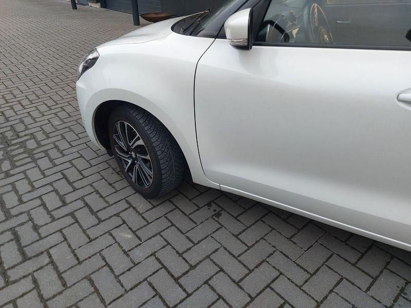 Gebraucht Suzuki Swift Comfort+ 83 PS (61 kW) 2021 Weiß Kleinwagen