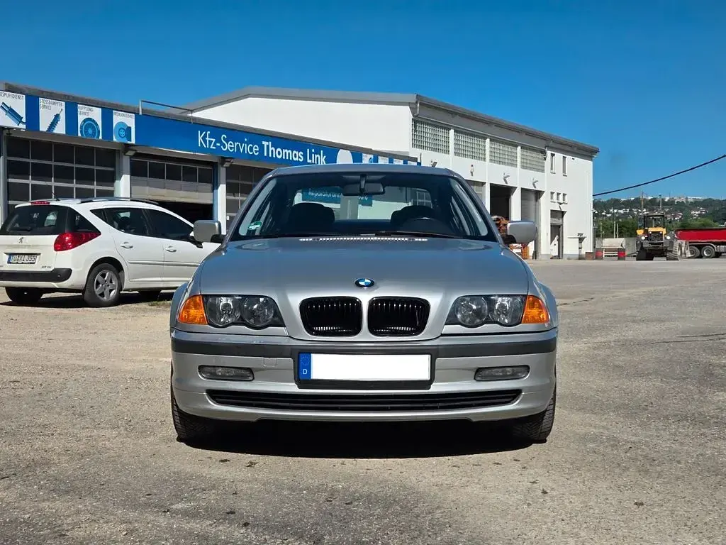 Używany BMW 325 192 KM (141 kW) 2000 Srebrny Sedan/Limuzyna