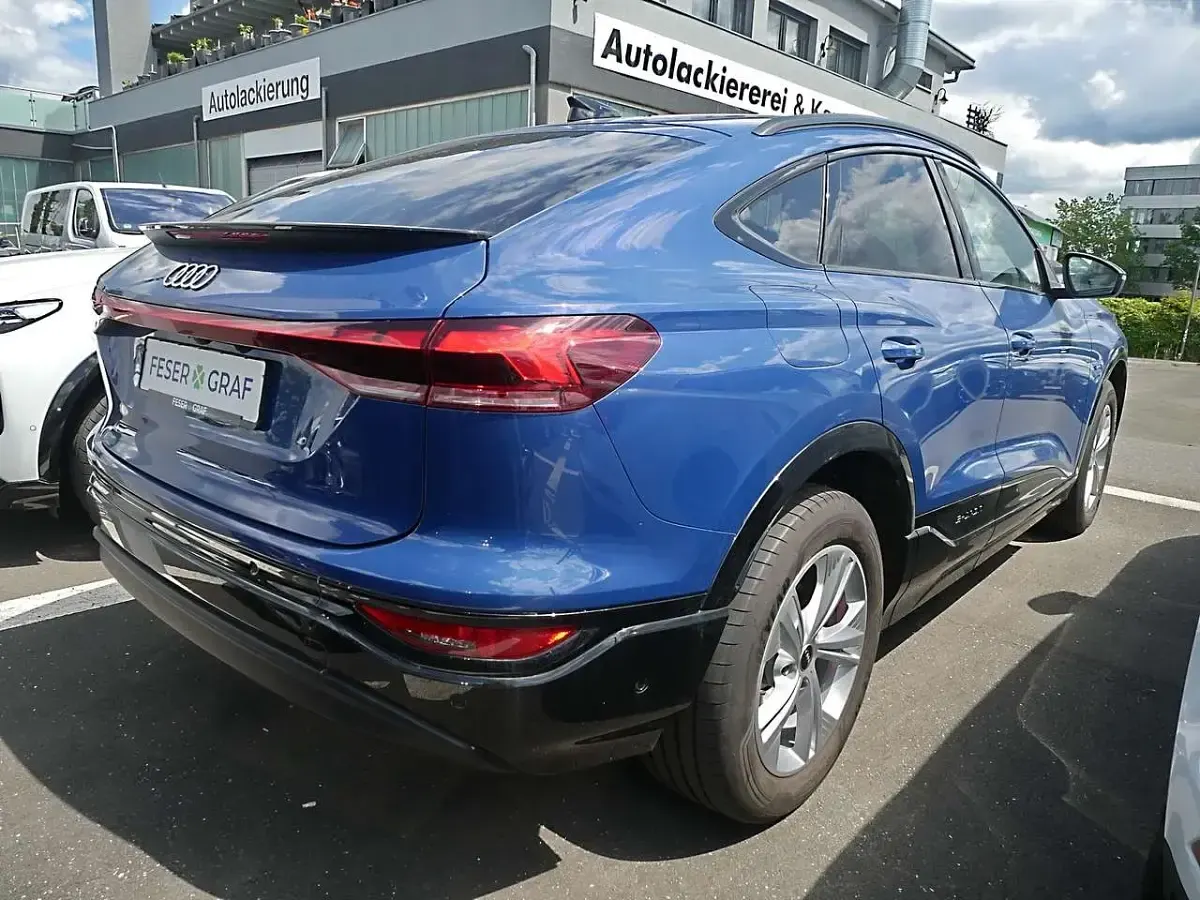 Second-hand Audi Q6 Sportback e-tron Sport 185 kW (252 CP) 2025 Albastru SUV