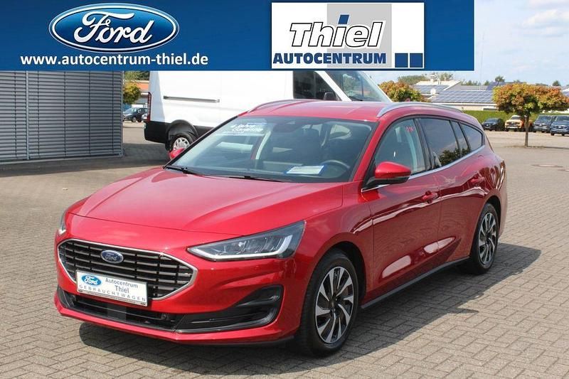 Rot Gebraucht 2024 Ford Focus Titanium Limousine | 24.750 € (Fairer Preis) - Bild 1/4