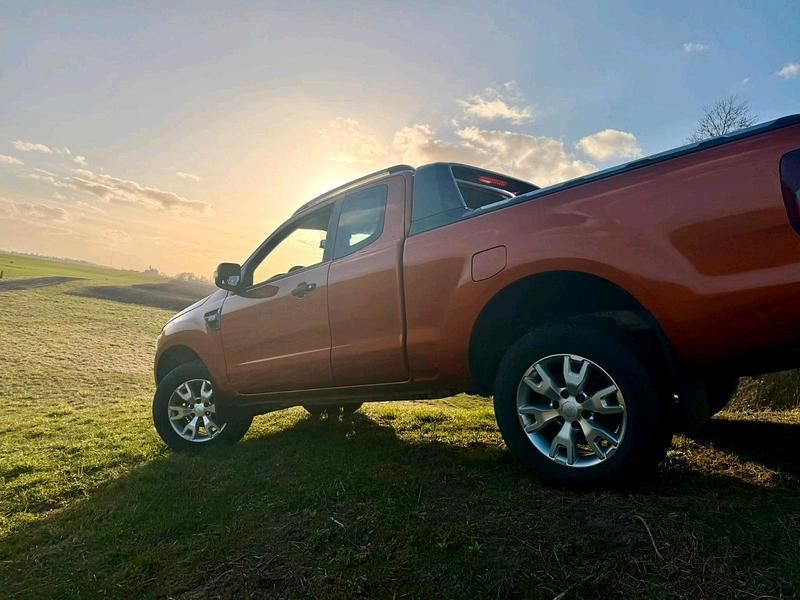 Gebraucht Ford Ranger 200 PS (147 kW) 2015 Orange Pickup