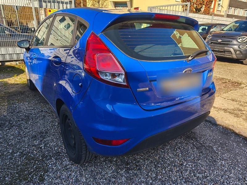 Gebraucht Ford Fiesta 75 PS (55 kW) 2013 Blau Kleinwagen
