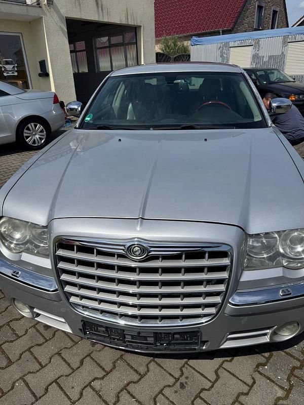 Silber Gebraucht 2007 Chrysler 300C Limousine | 4.999 € (Fairer Preis) - Bild 1/4