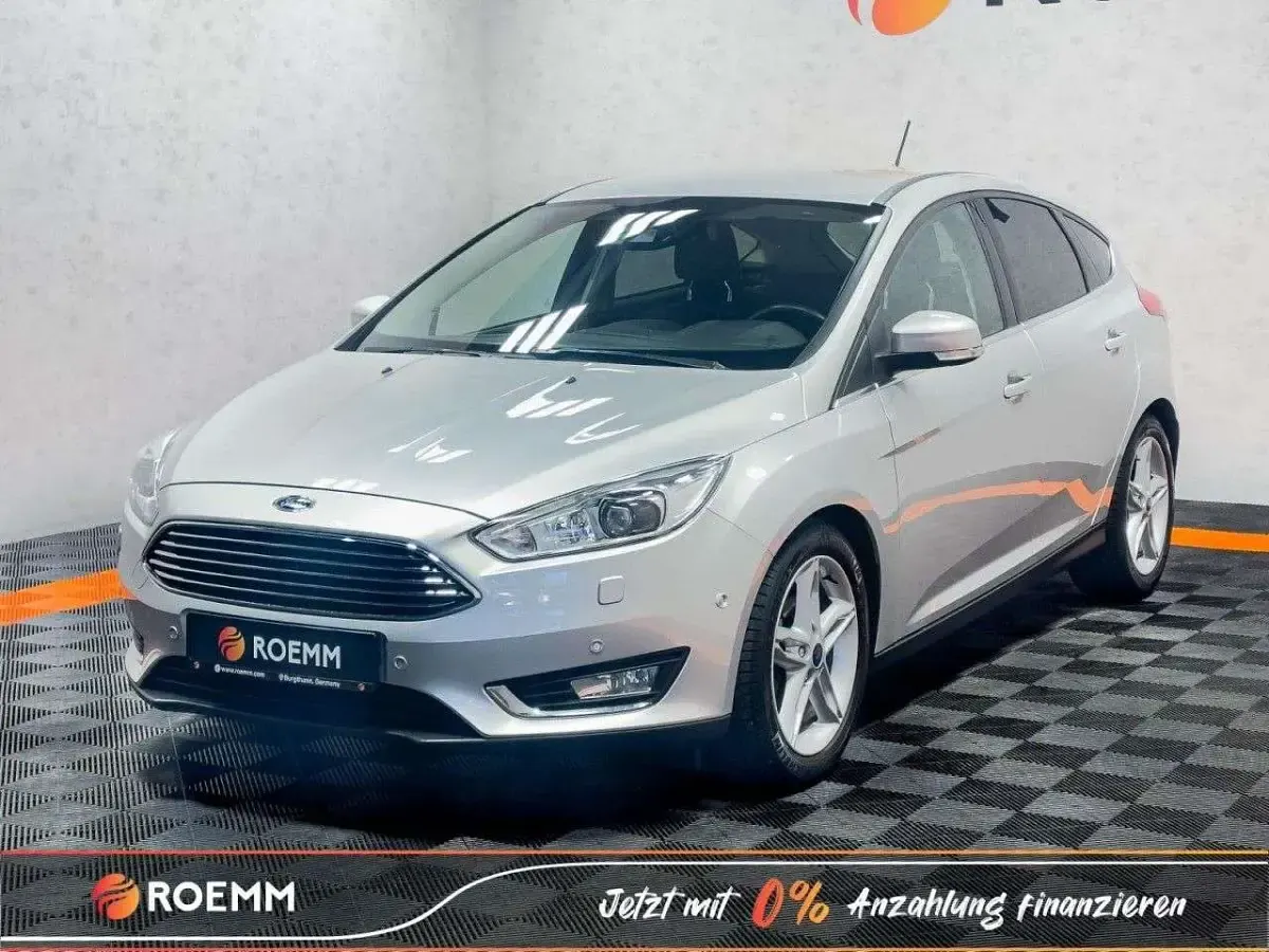 Gebraucht Ford Focus Titanium 125 PS (91 kW) 2017 Silber Limousine