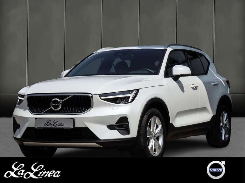 Crystal white / metallic (metallic) Gebraucht 2024 Volvo XC40 Core SUV | 35.890 € (Guter Preis) - Bild 1/3