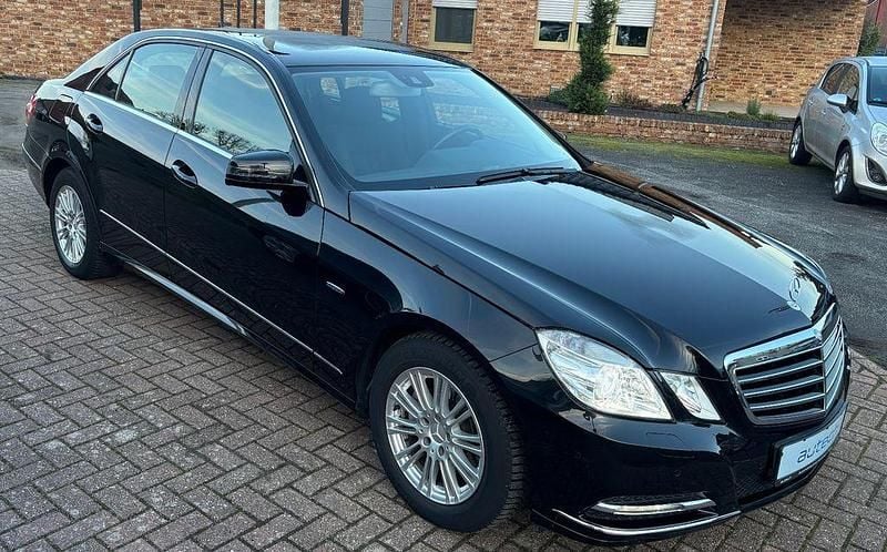 Gebraucht Mercedes E200 Elegance 184 PS (135 kW) 2012 Schwarz Limousine