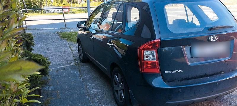 Schwarz Gebraucht 2009 Kia Carens 2 Van / Kleinbus | 2.100 € (Superpreis) - Bild 1/4