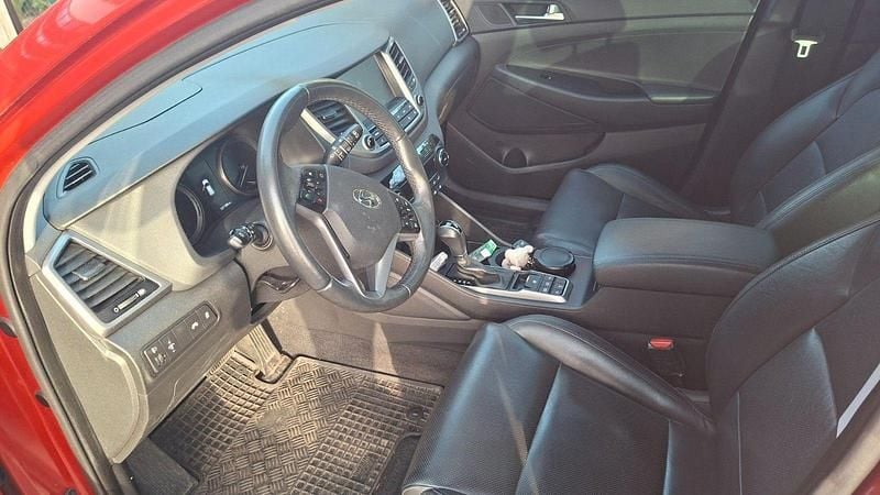 Gebraucht Hyundai Tucson 141 PS (103 kW) 2017 Rot SUV