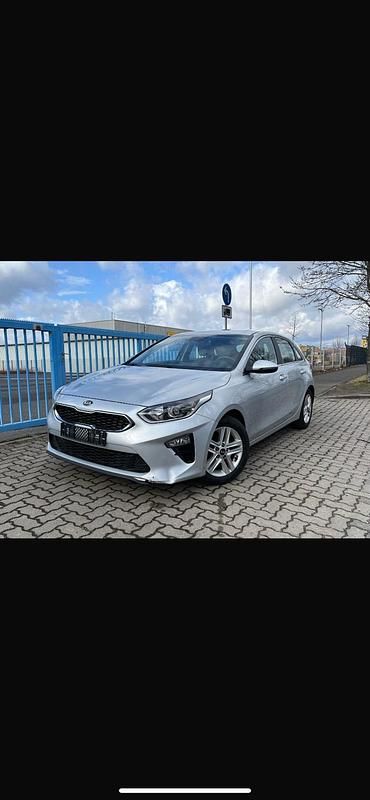 Gebraucht Kia Ceed Turbo 140 PS (102 kW) 2020 Grau Kleinwagen