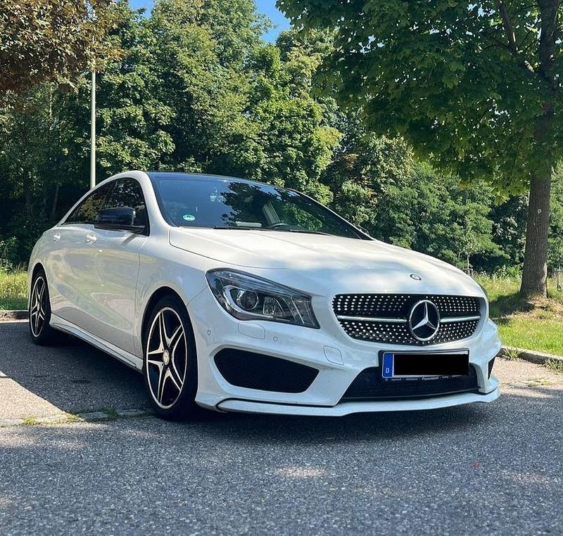 Weiß Gebraucht 2014 Mercedes CLA250 AMG line Limousine | 15.400 € (Fairer Preis) - Bild 1/4