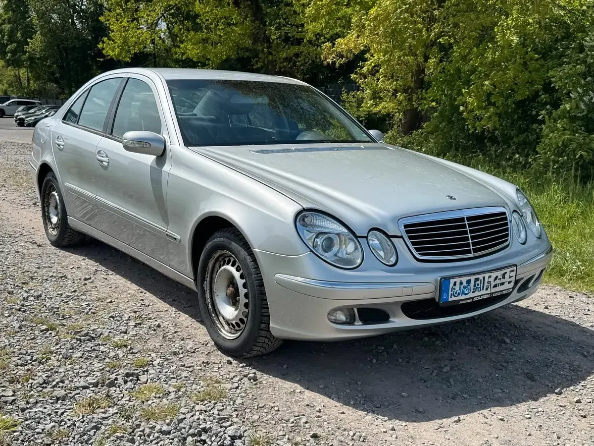 Gebraucht Mercedes E240 177 PS (130 kW) 2002 Silber Limousine