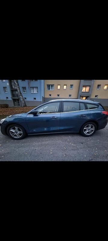 Gebraucht Ford Focus Titanium 120 PS (88 kW) 2019 Blau Kombi