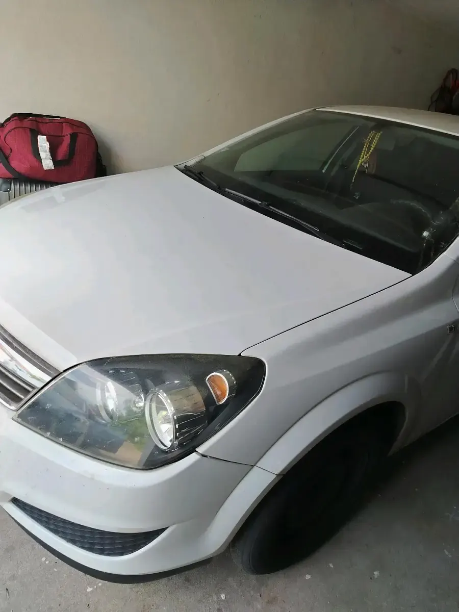 Second-hand Opel Astra 90 CP (66 kW) 2009 Alb Hatchback