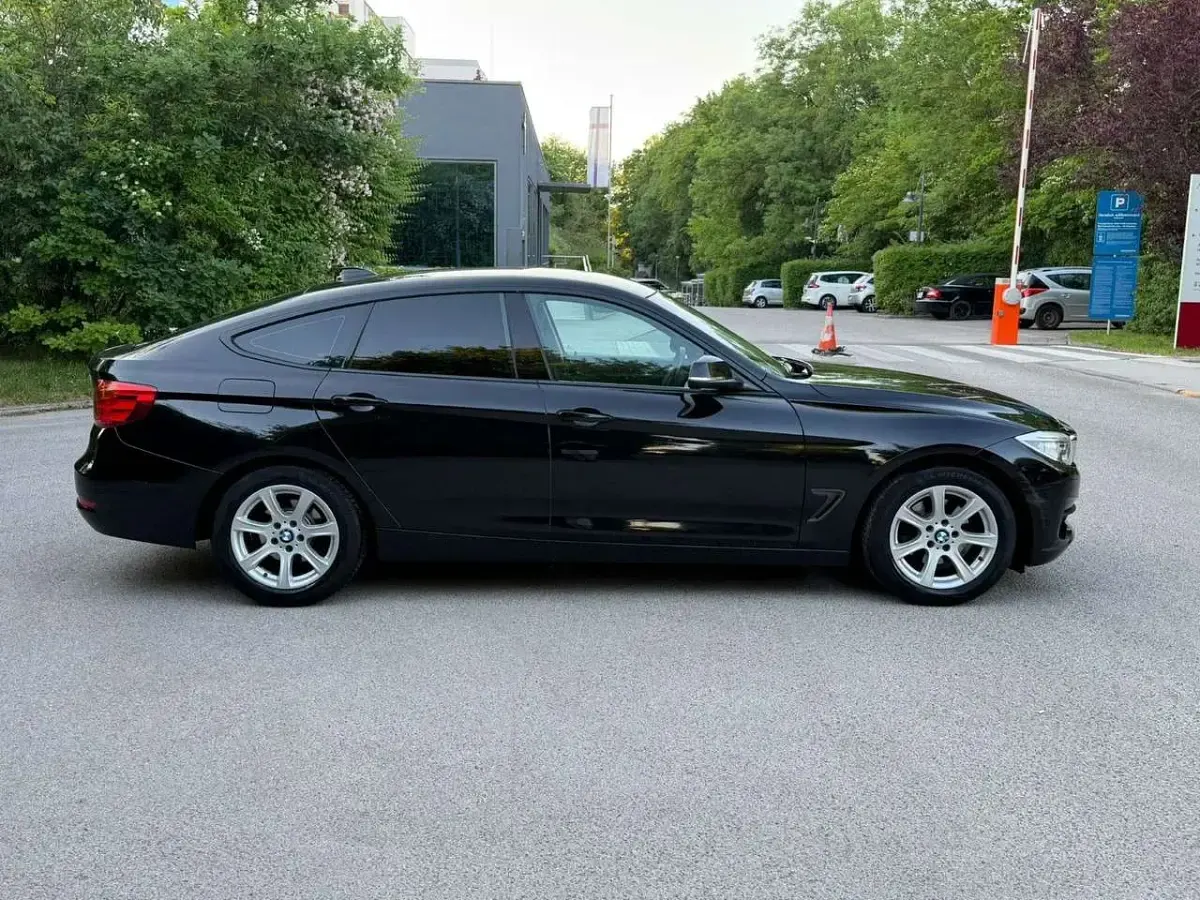 Gebraucht BMW 320 Sport Line 184 PS (135 kW) 2013 Schwarz Limousine