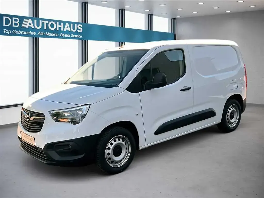 Używany Opel Combo Edition 102 KM (75 kW) 2022 Minivan