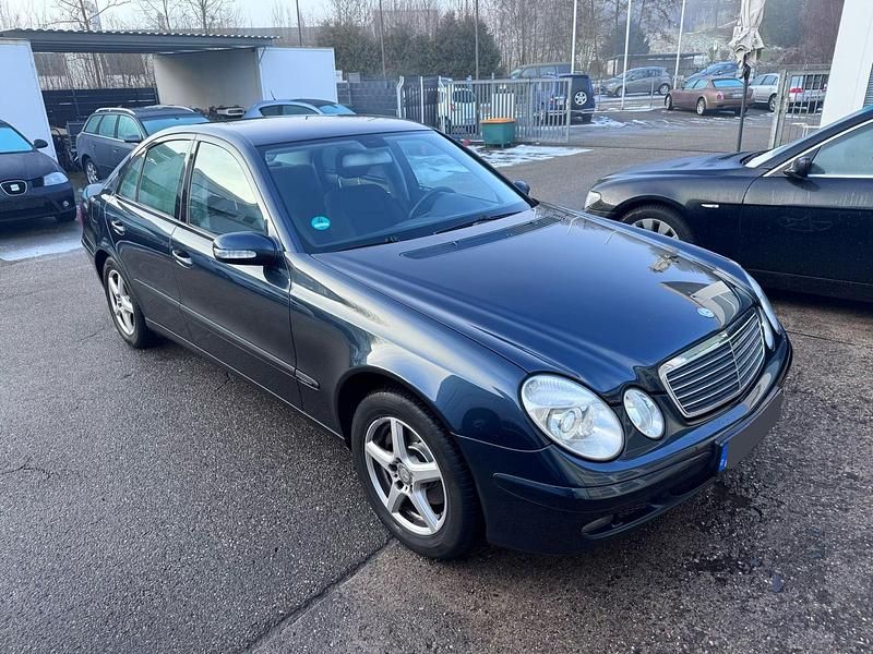 Gebraucht Mercedes E200 163 PS (119 kW) 2005 Blau Limousine