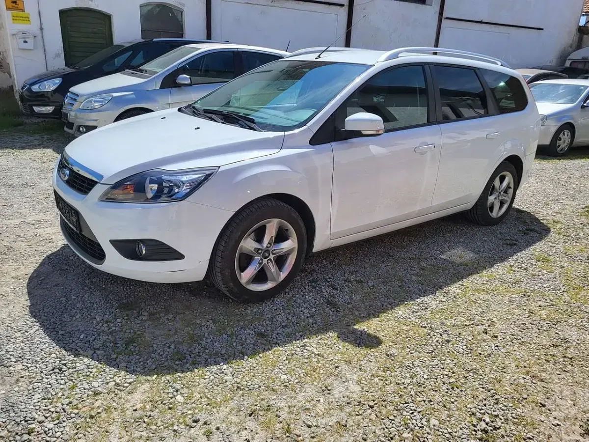 Używany Ford Focus Style 125 KM (91 kW) 2009 Biały Kombi