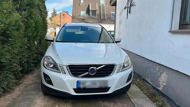 Weiß Gebraucht 2010 Volvo XC60 SUV | 8.200 € - Bild 1/4