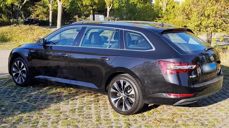 Gebraucht Skoda Superb Ambition 150 PS (110 kW) 2016 Schwarz Kombi