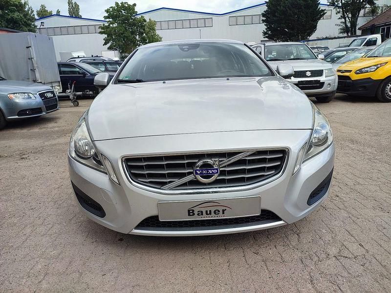 Gebraucht Volvo V60 Basis 150 PS (110 kW) 2011 Silber Kombi