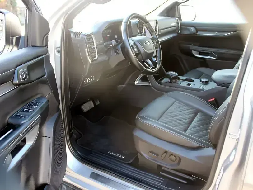 Używany Ford Ranger Platinum 241 KM (177 kW) 2024 Srebrny Pickup