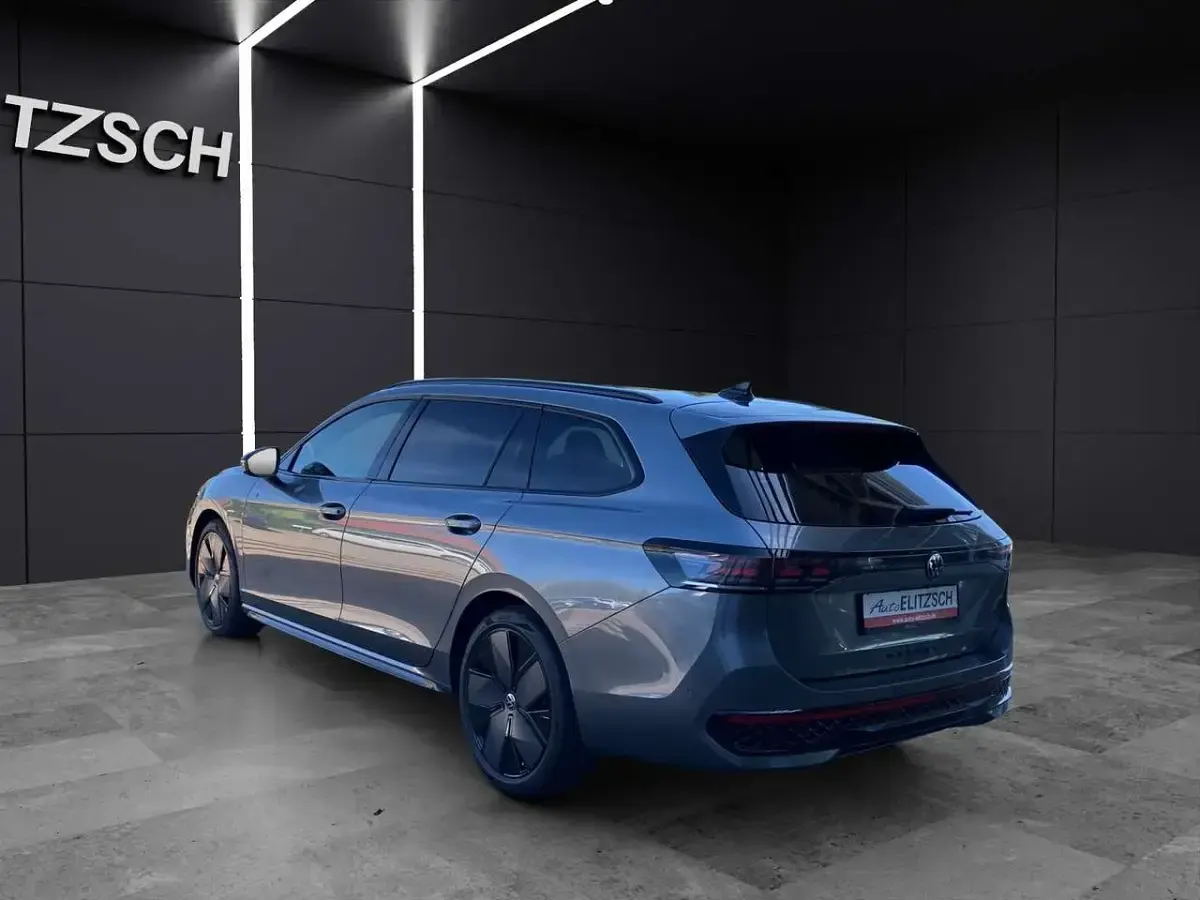Gebraucht VW Passat R-line 193 PS (141 kW) 2026 Diabasgrau metallic Kombi