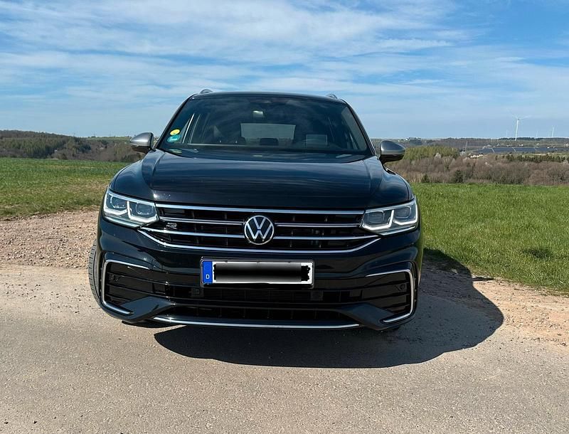 Schwarz Gebraucht 2022 VW Tiguan Allspace R-line SUV | 35.999 € (Fairer Preis) - Bild 1/4