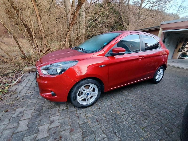 Gebraucht Ford Ka Cool & Sound Edition 86 PS (63 kW) 2018 Rot Kleinwagen