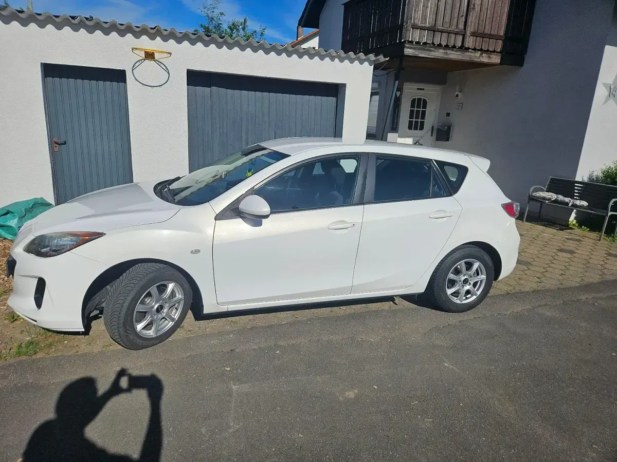 Gebraucht Mazda 3 Edition 105 PS (77 kW) 2011 Weiß Limousine